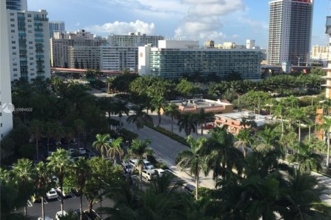 Copropriété à louer à Hollywood, Floride: 2 chambres, 109.25 m2 № 2038087 - photo 6