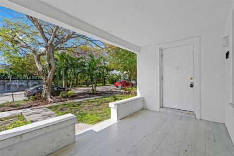 Villa ou maison à vendre à Miami, Floride: 3 chambres, 148.27 m2 № 2065626 - photo 6
