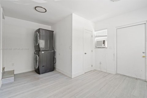 Villa ou maison à vendre à Miami, Floride: 3 chambres, 148.27 m2 № 2065626 - photo 21