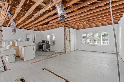 Villa ou maison à vendre à Miami, Floride: 3 chambres, 148.27 m2 № 2065626 - photo 10