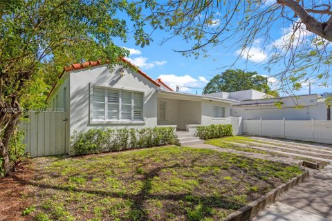Villa ou maison à vendre à Miami, Floride: 3 chambres, 148.27 m2 № 2065626 - photo 2