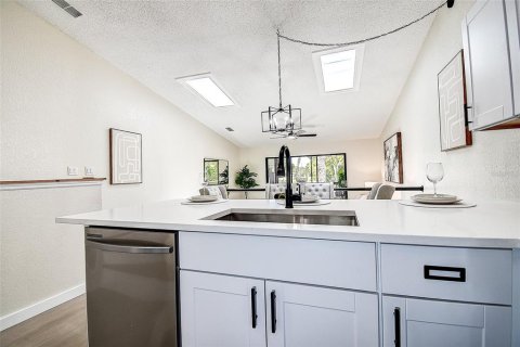 Copropriété à vendre à Pinellas Park, Floride: 2 chambres, 110.55 m2 № 2110418 - photo 9