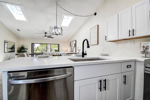 Copropriété à vendre à Pinellas Park, Floride: 2 chambres, 110.55 m2 № 2110418 - photo 11