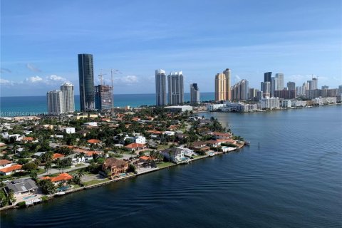 Condo in Aventura, Florida, 2 bedrooms  № 1871851 - photo 1