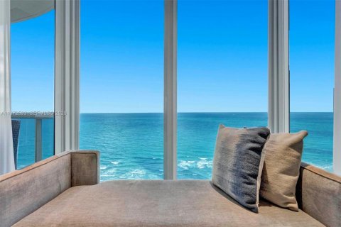 Condominio en Sunny Isles Beach, Florida, 3 dormitorios № 2032820