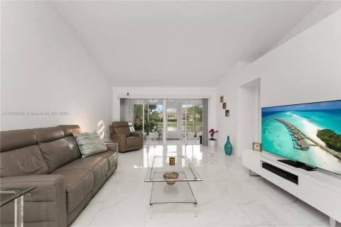 House in Delray Beach, Florida 2 bedrooms, 141.58 sq.m. № 1814505 - photo 3