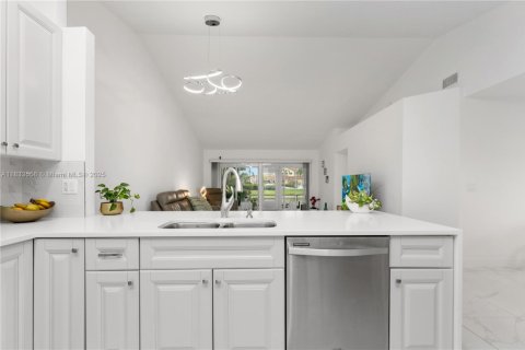 House in Delray Beach, Florida 2 bedrooms, 141.58 sq.m. № 1814505 - photo 12