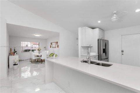 House in Delray Beach, Florida 2 bedrooms, 141.58 sq.m. № 1814505 - photo 9