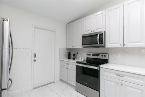 House in Delray Beach, Florida 2 bedrooms, 141.58 sq.m. № 1814505 - photo 16