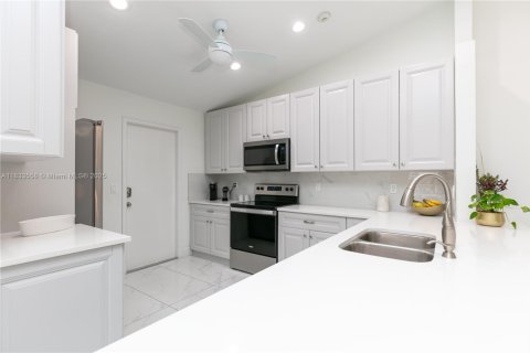 House in Delray Beach, Florida 2 bedrooms, 141.58 sq.m. № 1814505 - photo 14