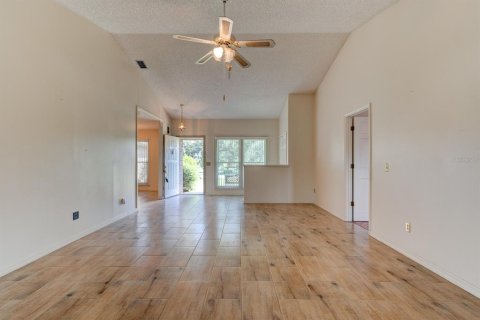 House in Deltona, Florida 3 bedrooms, 170.94 sq.m. № 1913196 - photo 4