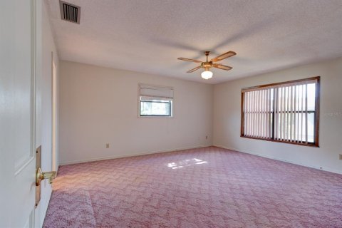 House in Deltona, Florida 3 bedrooms, 170.94 sq.m. № 1913196 - photo 7