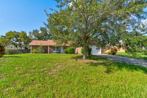 House in Deltona, Florida 3 bedrooms, 170.94 sq.m. № 1913196 - photo 2