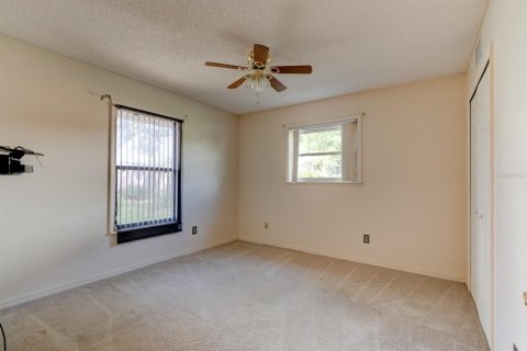 House in Deltona, Florida 3 bedrooms, 170.94 sq.m. № 1913196 - photo 17