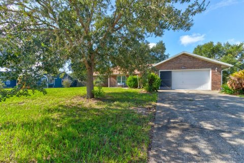 House in Deltona, Florida 3 bedrooms, 170.94 sq.m. № 1913196 - photo 1