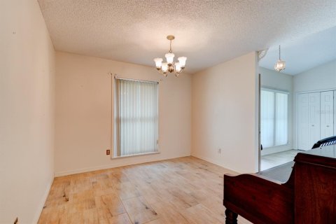 House in Deltona, Florida 3 bedrooms, 170.94 sq.m. № 1913196 - photo 6