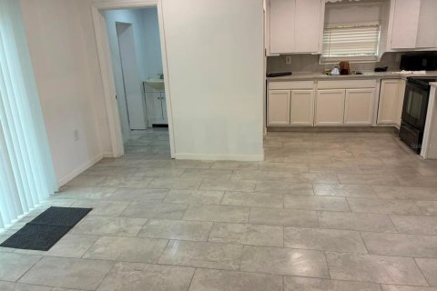Casa en alquiler en Pomona Park, Florida, 2 dormitorios, 59.09 m2 № 2101270 - foto 5