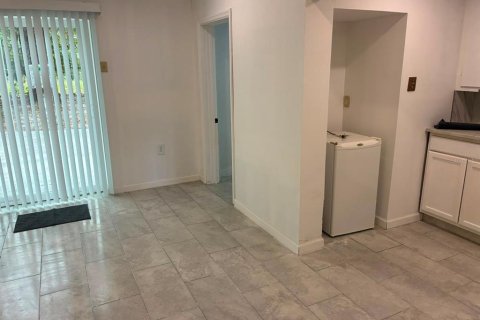 Casa en alquiler en Pomona Park, Florida, 2 dormitorios, 59.09 m2 № 2101270 - foto 8
