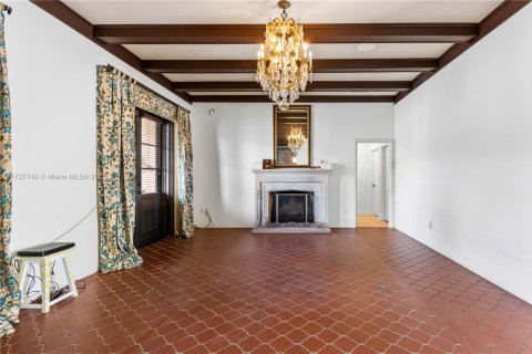 House in Coral Gables, Florida 4 bedrooms, 246.56 sq.m. № 2337588 - photo 19