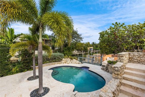 House in Coral Gables, Florida 4 bedrooms, 246.56 sq.m. № 2337588 - photo 5