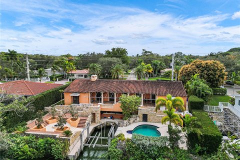 House in Coral Gables, Florida 4 bedrooms, 246.56 sq.m. № 2337588 - photo 22