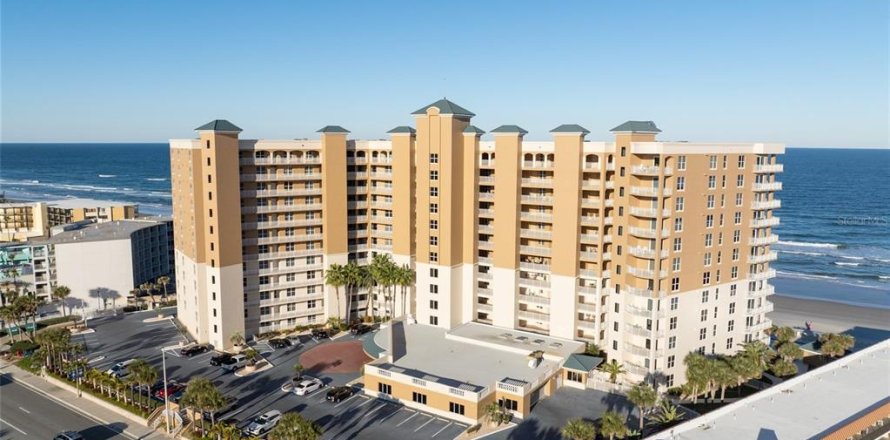 Condo in Daytona Beach, Florida, 3 bedrooms  № 2136263
