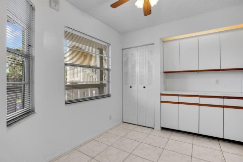 Condo in Coconut Creek, Florida, 2 bedrooms  № 2087992 - photo 2