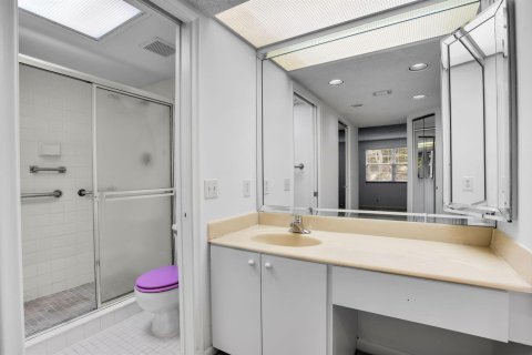 Condo in Coconut Creek, Florida, 2 bedrooms  № 2087992 - photo 25