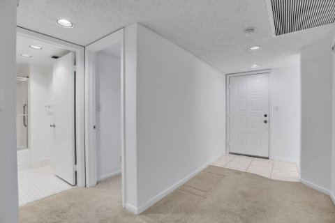 Condo in Coconut Creek, Florida, 2 bedrooms  № 2087992 - photo 14