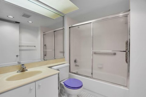 Condo in Coconut Creek, Florida, 2 bedrooms  № 2087992 - photo 15
