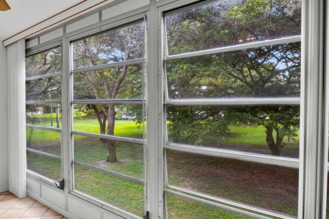 Condo in Coconut Creek, Florida, 2 bedrooms  № 2087992 - photo 19
