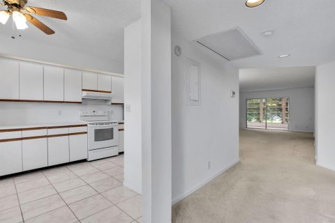 Condo in Coconut Creek, Florida, 2 bedrooms  № 2087992 - photo 8