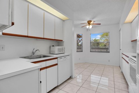 Condo in Coconut Creek, Florida, 2 bedrooms № 2087992