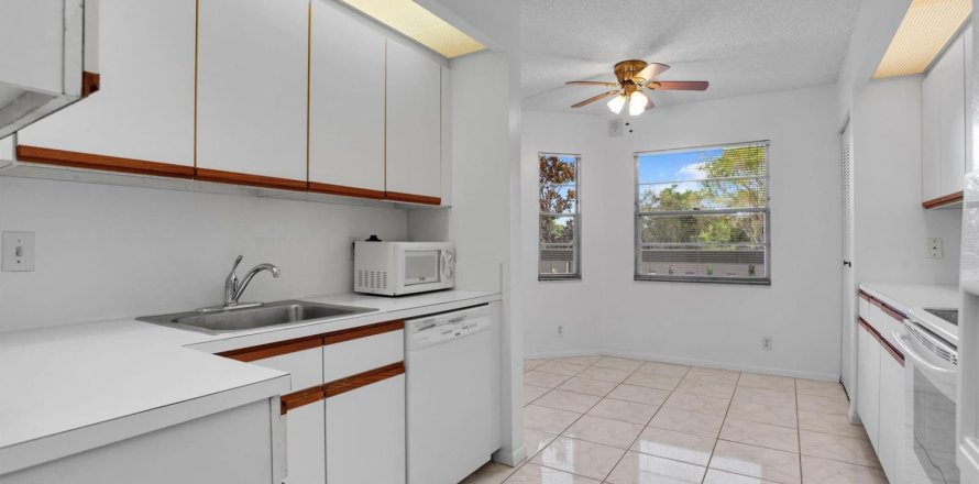 Condo in Coconut Creek, Florida, 2 bedrooms  № 2087992