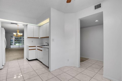 Condo in Coconut Creek, Florida, 2 bedrooms  № 2087992 - photo 9