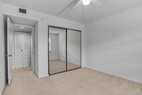 Condo in Coconut Creek, Florida, 2 bedrooms  № 2087992 - photo 18