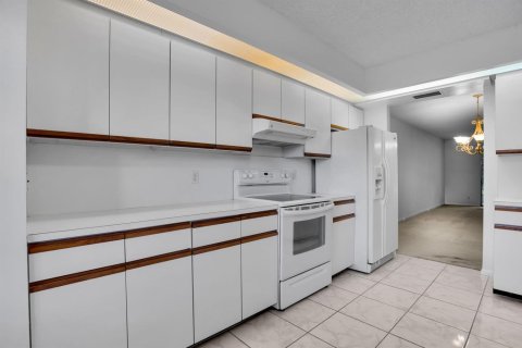 Condo in Coconut Creek, Florida, 2 bedrooms  № 2087992 - photo 7