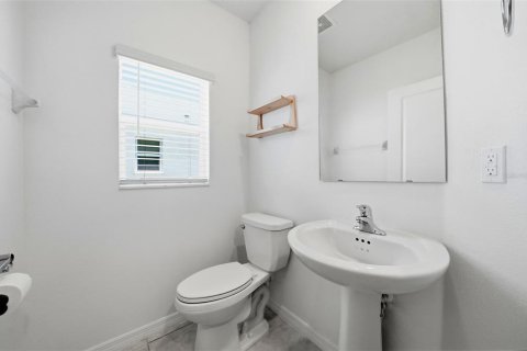 House in Zephyrhills, Florida 4 bedrooms, 163.88 sq.m. № 2212034 - photo 27