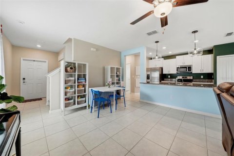 House in Zephyrhills, Florida 4 bedrooms, 163.88 sq.m. № 2212034 - photo 15