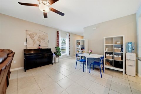House in Zephyrhills, Florida 4 bedrooms, 163.88 sq.m. № 2212034 - photo 9