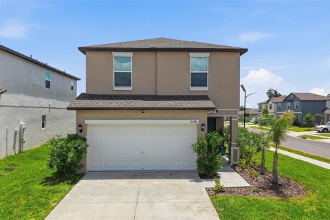 House in Zephyrhills, Florida 4 bedrooms, 163.88 sq.m. № 2212034