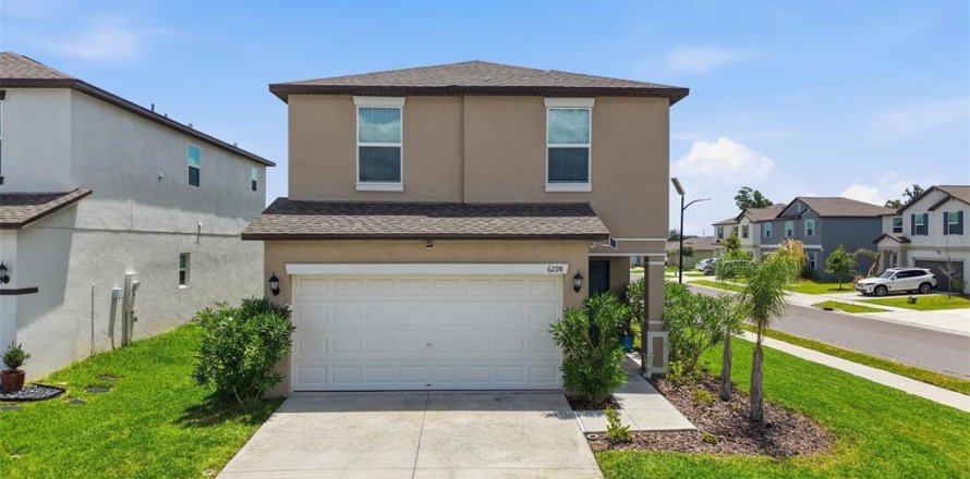 House in Zephyrhills, Florida 4 bedrooms, 163.88 sq.m. № 2212034