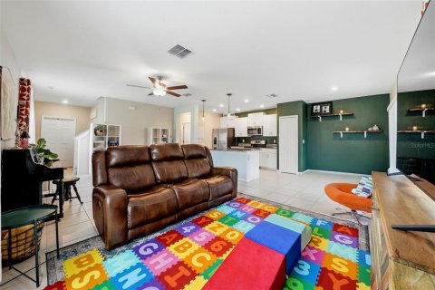 House in Zephyrhills, Florida 4 bedrooms, 163.88 sq.m. № 2212034 - photo 6