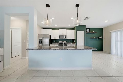 House in Zephyrhills, Florida 4 bedrooms, 163.88 sq.m. № 2212034 - photo 11