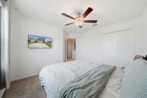 House in Zephyrhills, Florida 4 bedrooms, 163.88 sq.m. № 2212034 - photo 21