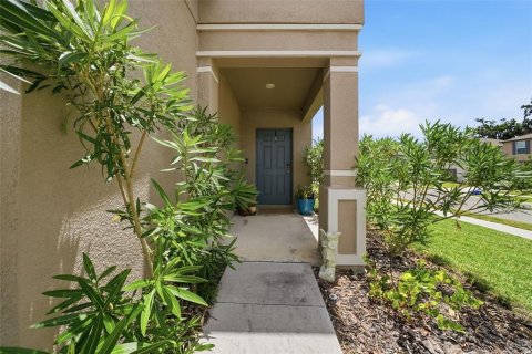 House in Zephyrhills, Florida 4 bedrooms, 163.88 sq.m. № 2212034 - photo 3