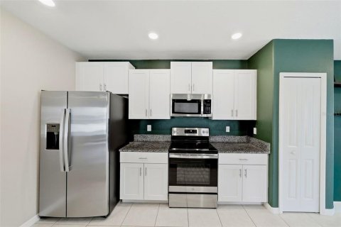 House in Zephyrhills, Florida 4 bedrooms, 163.88 sq.m. № 2212034 - photo 13