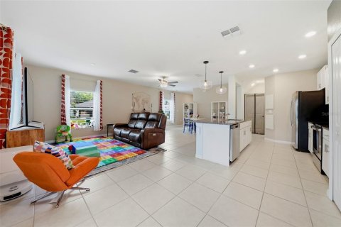 House in Zephyrhills, Florida 4 bedrooms, 163.88 sq.m. № 2212034 - photo 8
