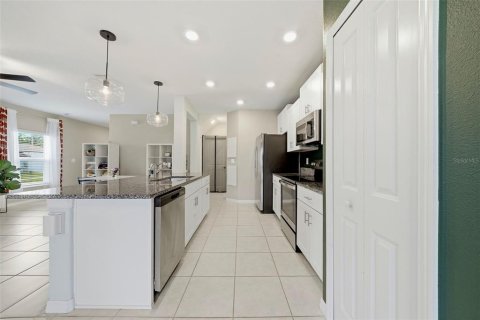 House in Zephyrhills, Florida 4 bedrooms, 163.88 sq.m. № 2212034 - photo 12