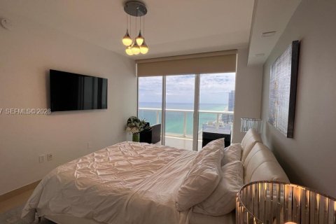 Copropriété à louer à Hallandale Beach, Floride: 3 chambres, 155.61 m2 № 2153604 - photo 14